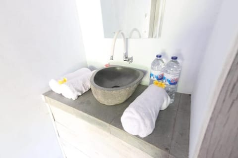 Shared Dormitory | Bathroom | Shower, towels, soap, shampoo