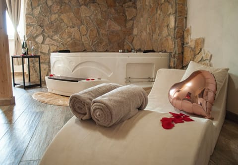 Luxury Double Room | Free WiFi