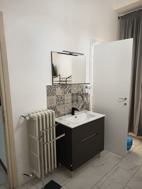 Classic Single Room, Balcony | Desk, free WiFi