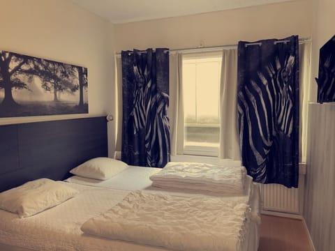 Basic Twin Room, Shared Bathroom | Desk, iron/ironing board, free WiFi, bed sheets
