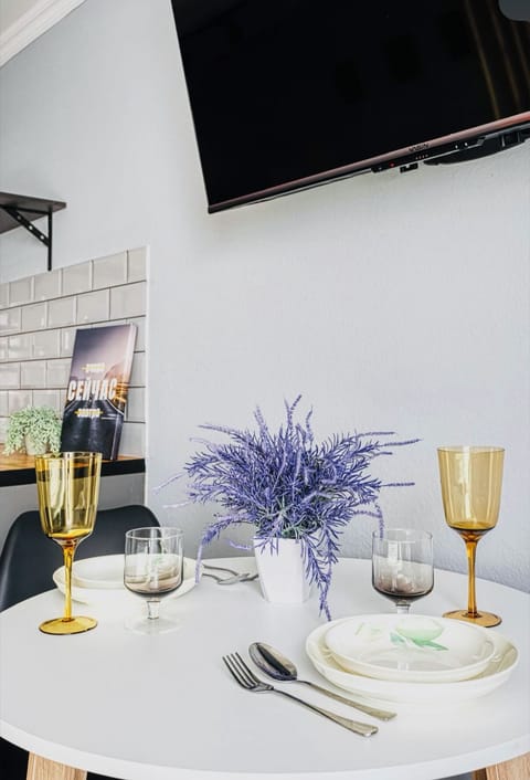 Standard Double or Twin Room, Garden View | Dining