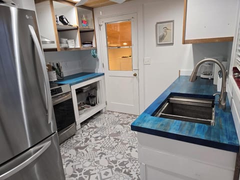 Well-equipped Kitchen with all new appliances.