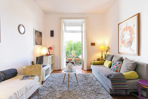 Bright and arty living room!