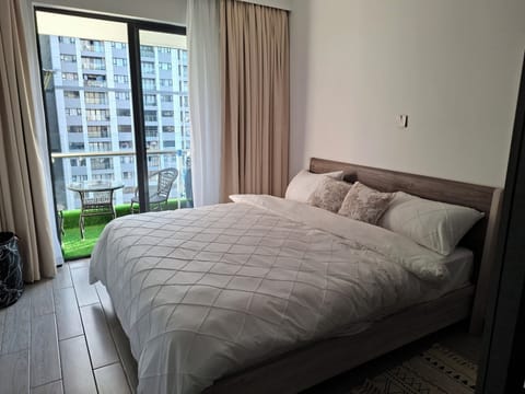 Cozy clean king size bed