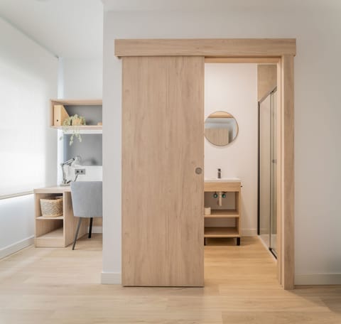 Basic Room | Desk, laptop workspace, free WiFi
