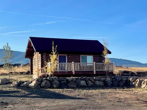 "Grey Squirrel" Cabin Exterior