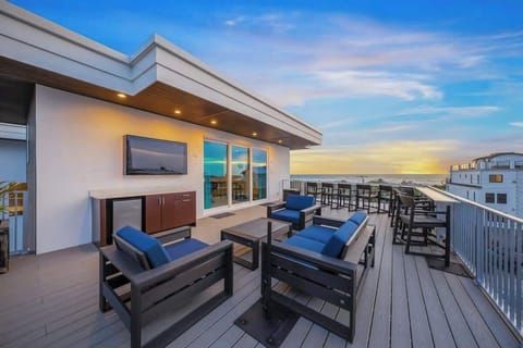 Home A - Twilight - Rooftop - Lounge Area - HD TV - High-Top Chairs - Gulf Views