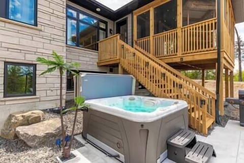 Outdoor spa tub