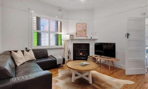 Peter Cottage | CBD Location, Light-Filled & Homely
