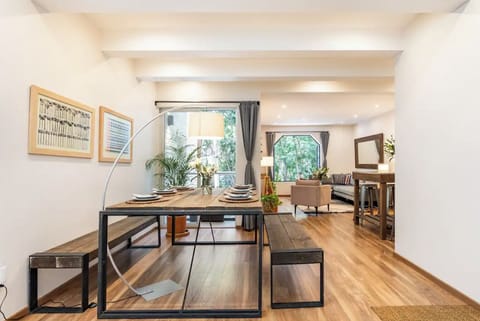 Deluxe Apartment | In-room dining
