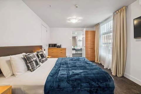 Light-filled bedroom with cosy, modern touches