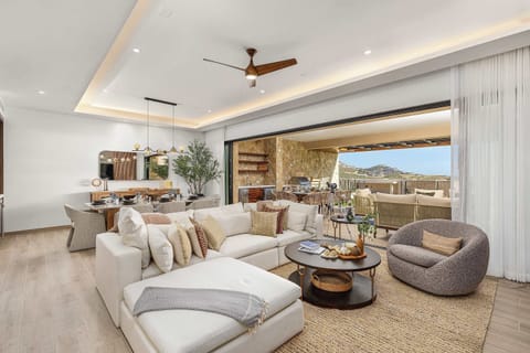 Welcome to Alvar, where luxury meets the Pacific.