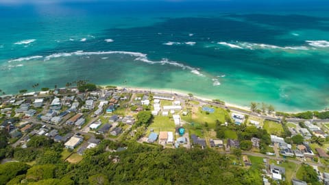 Aerial view of the Ka'a'awa coastline on Windward O'ahu