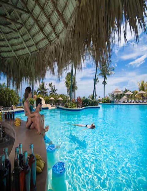 8 outdoor pools, pool umbrellas, sun loungers