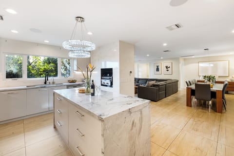 Fully equipped kitchen.