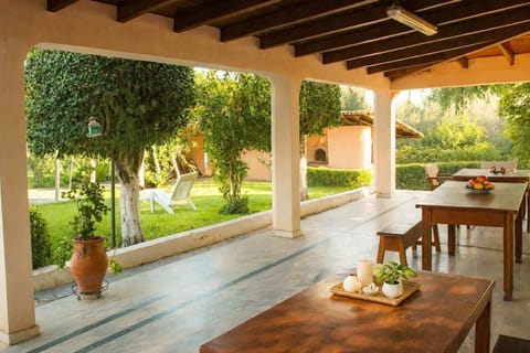 Covered terrace with peaceful garden views ideal for outdoor relaxation. Located only a 6-minute drive away from Pirgos center and 15 km from Agios Ilias Beach
