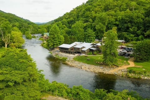 Iron Works Grille is a riverside dining spot serving burgers, sandwiches, cold drinks, and live music on select nights—ideal for a relaxed meal by the water.