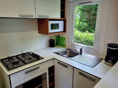Comfort Bungalow, 2 Bedrooms | Private kitchen