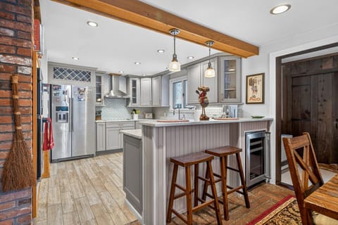 Modern Kitchen | Farmhouse Sink | Ample Counter Space