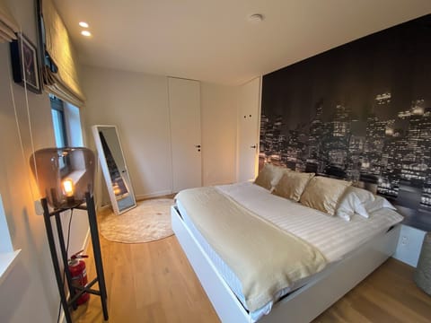 Deluxe Double Room, Park View | Free WiFi, wheelchair access