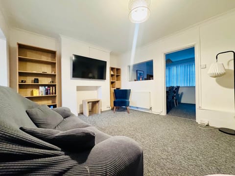 Cosy living room with Smart TV and two sofas