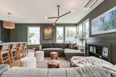 The Elmwood - Bright windows, comfortable seating, and polished décor make this the ideal spot to unwind after exploring Nashville.