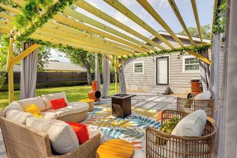 Waco Vacation Rental | 2BR | 3BA | 2,000 Sq Ft | 3 Steps Required