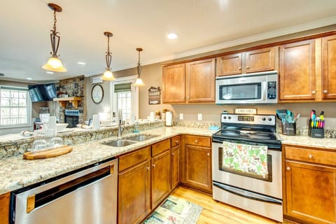 Modern Kitchen | Stainless Steel Stove, Granite Counters & Pendant Lighting