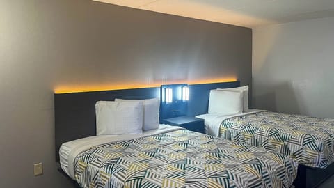 Standard Room, 2 Queen Beds, Smoking, Kitchen | Bed sheets