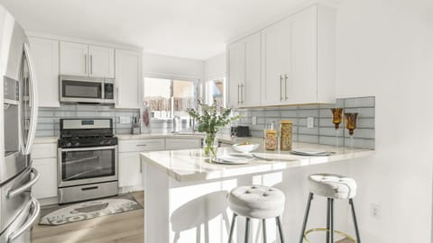 House (5 Bedrooms) | Interior