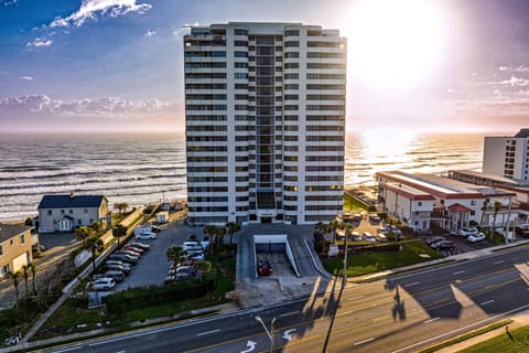 Stunning oceanfront high-rise perfect for your beach stay. Capture breathtaking sunset views, easy beach access, and a prime location for a relaxing coastal getaway.