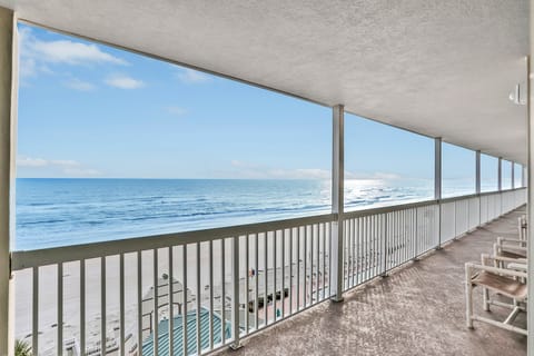 Take in panoramic ocean views from this expansive beach stay balcony—perfect for morning coffee, sunset watching, and relaxing to the sound of the waves.