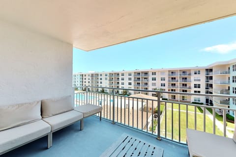 Relax on your private balcony overlooking the resort pool and lush courtyard. Enjoy coastal breezes, comfortable seating, and easy access to the beach—perfect for a laid-back beach stay with resort-style comfort.