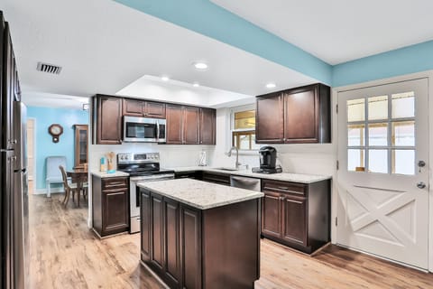 Enjoy easy vacation living during your beach stay in this open-concept kitchen. Featuring modern appliances, generous counter space, and a bright coastal feel—perfect for cooking, gathering, and relaxing together.