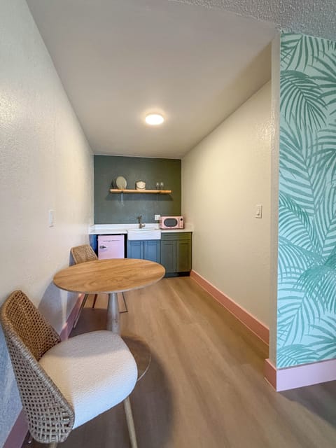 Standard Room | In-room dining