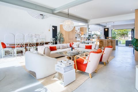 Seaview House - 5 Bedroom - Southgate (10262)