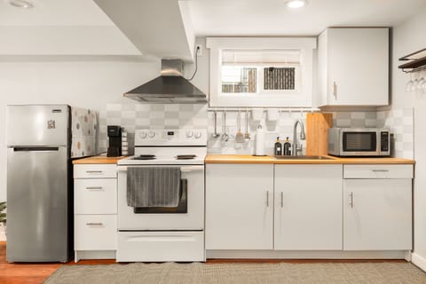 Here is the newly remodeled kitchen!