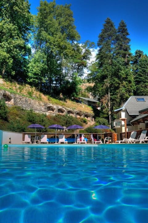 Seasonal outdoor pool, pool umbrellas, sun loungers