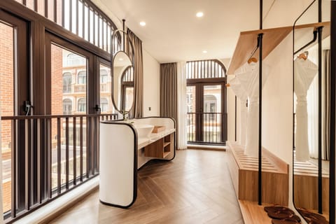 Deluxe Room, 1 King Bed | Premium bedding, Select Comfort beds, blackout drapes, soundproofing