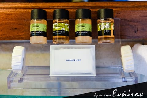 Deluxe Suite, 1 Bedroom, Fireplace, Sea View | 2 bedrooms, iron/ironing board, free WiFi