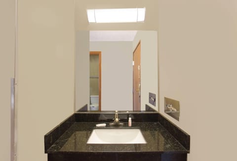 Bathtub, spring water tub, free toiletries, hair dryer