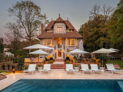 House | 6 bedrooms, desk, Internet