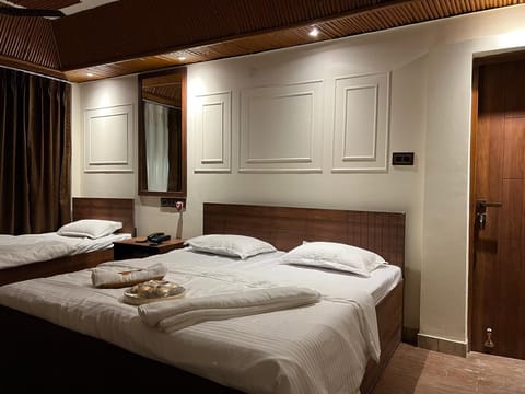 Quadruple Room | Iron/ironing board, WiFi (free)