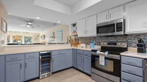 The open kitchen is well equipped for an unforgettable getaway​