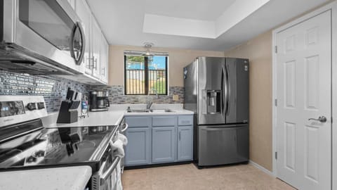 The open kitchen is well equipped for an unforgettable getaway​