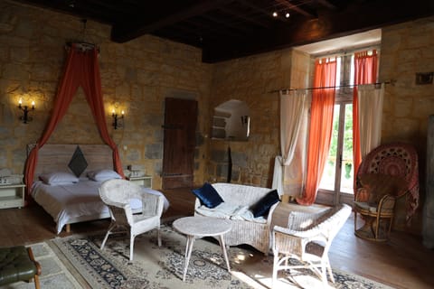 Grand Room, Garden View | Laptop workspace