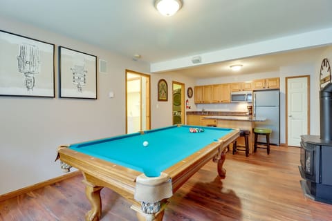 Common area | Pool Table