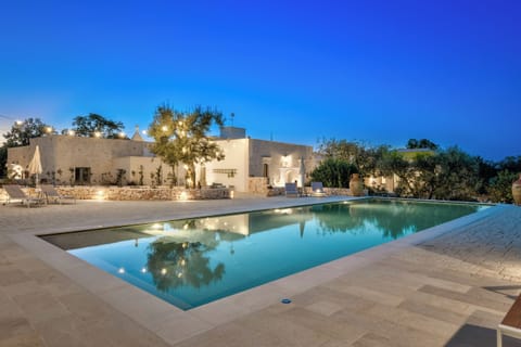 Seasonal outdoor pool, open 9:30 AM to 7:00 PM, pool umbrellas