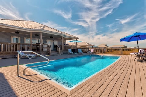 Bay Breeze Large Private Pool