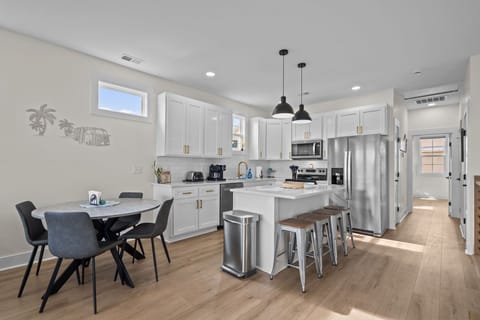 Eat In Kitchen / Dining Area